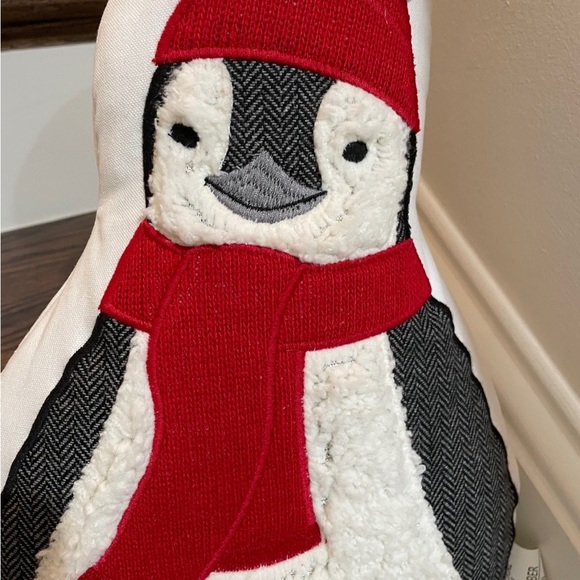 NOVOGRATZ PENGUIN CHRISTMAS THROW PILLOW ‼️‼️ LAST ONE - Picture 3 of 5